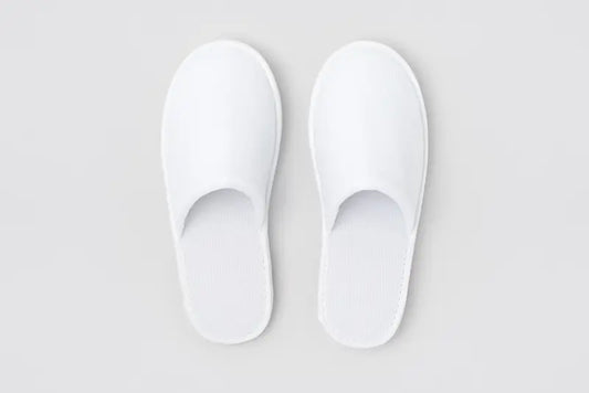 P-London Closed-Toe White Hotel Slippers 28.2 cm